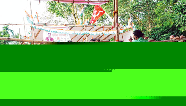 একসঙ্গে মাংস-ভাত খেলেন বিরোধীরা
