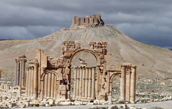 Isis blows up Arch of Triumph in 2000-year-old city of Palmyra