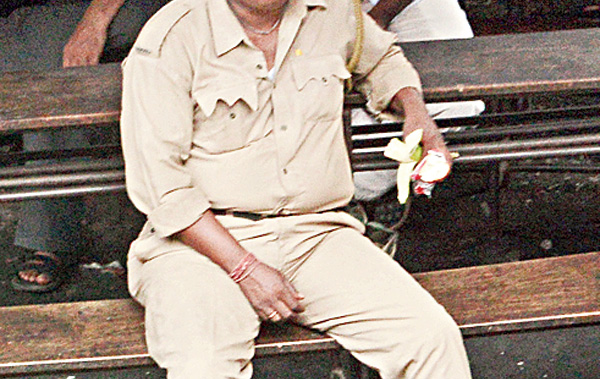 পুলিশের মেয়ে বলেই