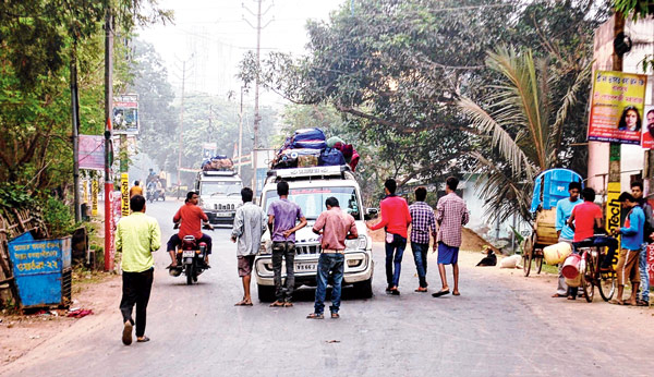 যেখানে চাঁদার ভয়