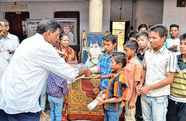 অনাথদের মাঝেই রকি স্মরণ