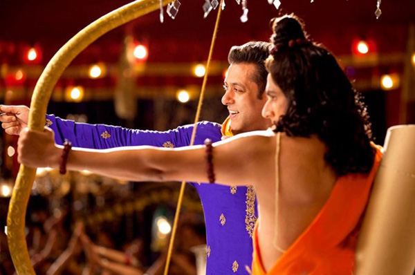 Salman Khan boosts take to Rs 40.35 crore, fails to beat SRK’s HNY day 1 record dgtl