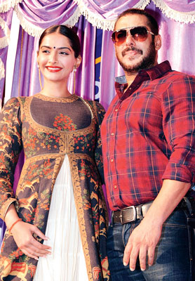 নতুন ছবির প্রচারে সোনম কপূর এবং সলমন খান
