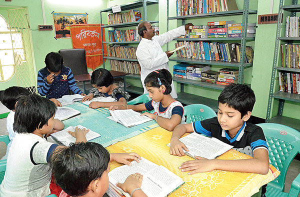 শিশু দিবসে উপহার পাঠাগার 