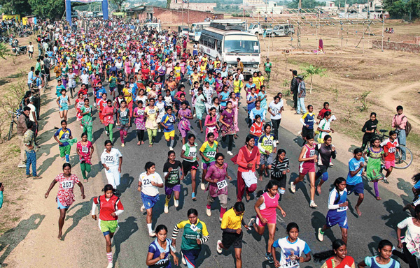 পুরুলিয়ার পথে দৌড় ৪০০০ মানুষের