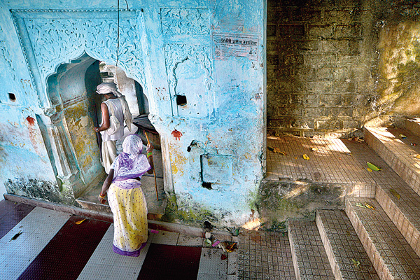 চোখাচোখি হতে আমাকেও লাড্ডু দিল