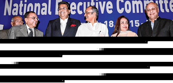 দায় এড়িয়ে অমিত, শিল্পপতিরাই রিপোর্ট দিন