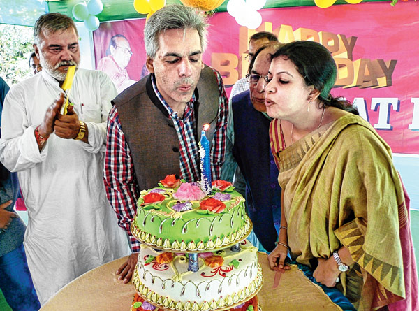 গনি খানের জন্মদিন পালন ঘিরে প্রতিযোগিতায় দুই দল