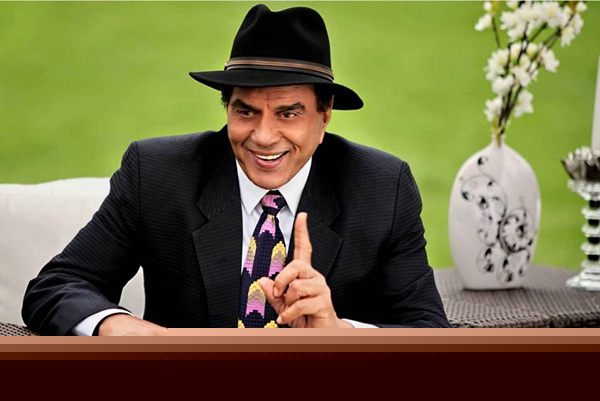 Dharmendra hijacked by guests at a wedding dgtl