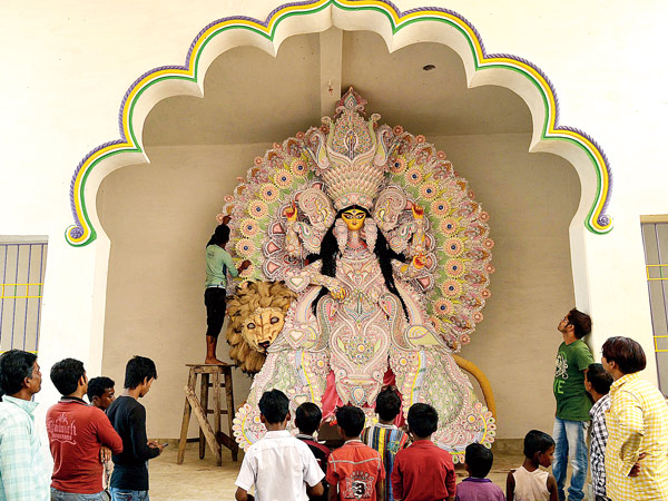 administration launch whatsaap group for crowd controlling at krishnanagar during jagadhatri puja