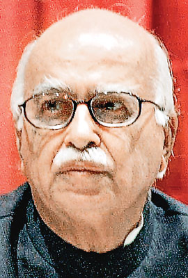 সুর নরম করে হঠাৎ মোদীর প্রশংসায় আডবাণী