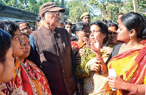 গুলি চলা নিয়ে মন্ত্রী-পুলিশ দ্বন্দ্ব
