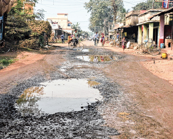 রাস্তা ভাঙা, ক্ষোভ বাঁকুড়ার দুই ব্লকে