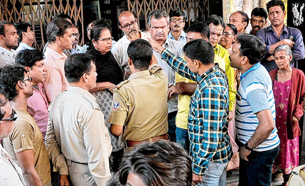 প্রসবেই নাড়ি জড়িয়ে মৃত্যু, বিক্ষোভ