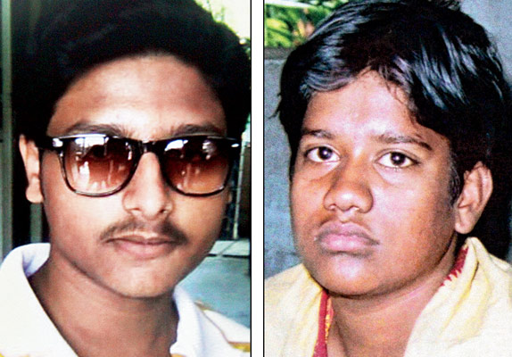 নিজস্বীর ঝোঁকে ট্রেনের ধাক্কায় মৃত ছাত্র