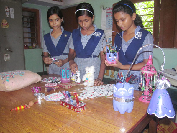 স্কুলের আলোয় আঁধার কাটে দ্বারবাসিনীর