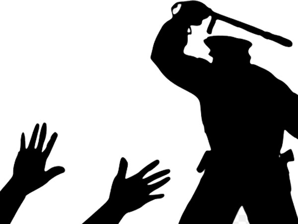 থানার ভিতরে মার যুগলকে, অভিযুক্ত পুলিশ