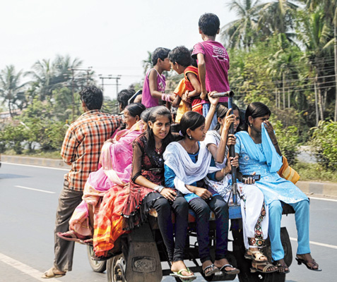 বাস চালু করতে প্রশাসনিক উদাসীনতার অভিযোগ