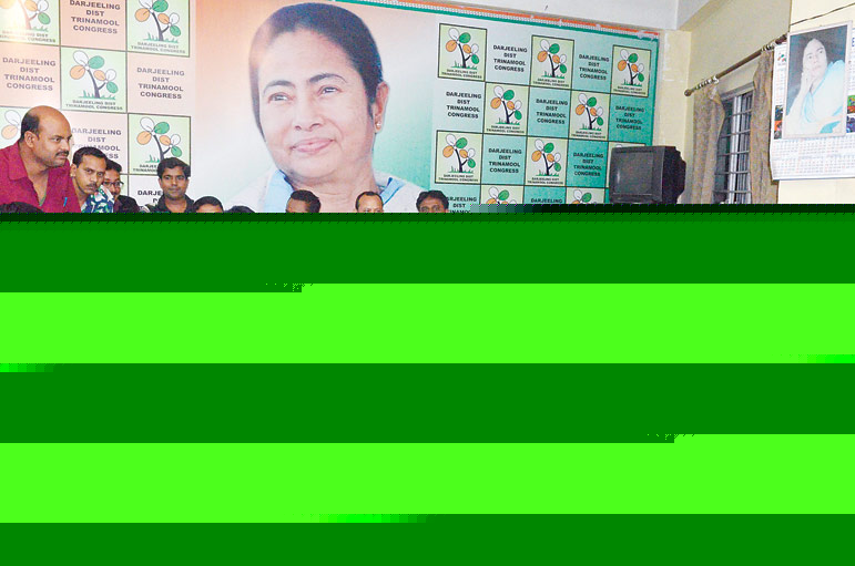 দলের অন্দরের দ্বন্দ্ব সামলানোই চ্যালেঞ্জ