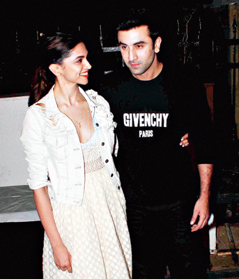 ঝলমলে হাসি