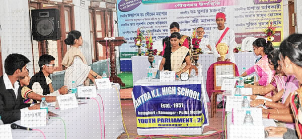 যুব সংসদে নারী নির্যাতন থেকে বেকারত্ব