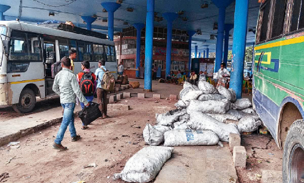 কে আসছে, কে যাচ্ছে খবর রাখে না কেউ