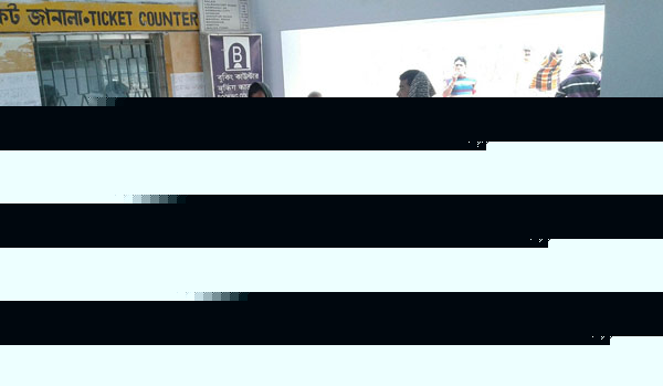 Passengers buying tickets to get station dgtl