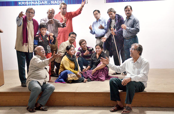 নাটকের টানে ফের মঞ্চে