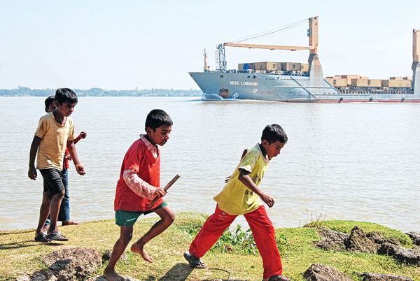 actor hiron chattopadhay memorizes neighbours of uluberia