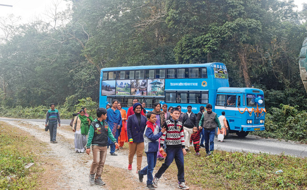 উৎসবের যাত্রীদের জন্য বরাদ্দ বাস।— নিজস্ব চিত্র।