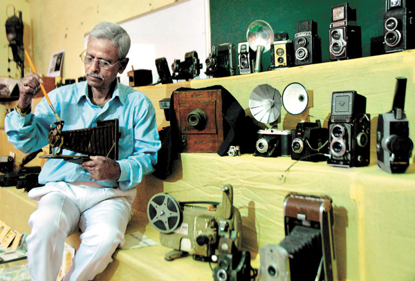 ক্যামেরার মাঝে সংগ্রাহক 