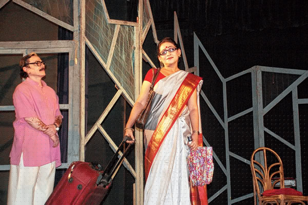 তিন দিনের নাট্য উৎসবে সরগরম কাটোয়া