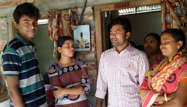 Amid utter indifference around Bangladeshi man comes forward to save dgtl