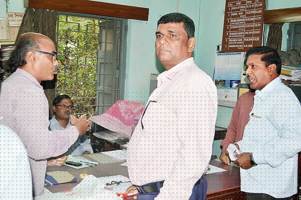 শর্ত না মানা হলে বদলি, হুমকি চিঠি পরিদর্শককে