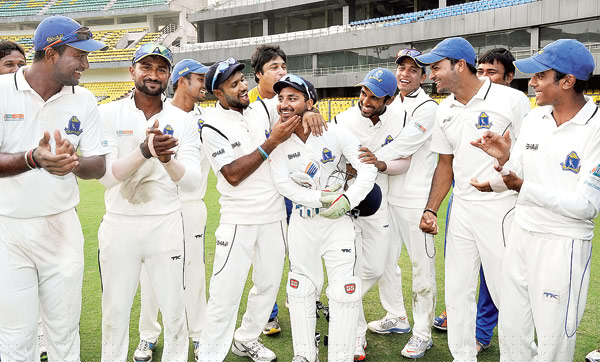 বৃষ্টিতে আটকে বাংলা দুইয়ে