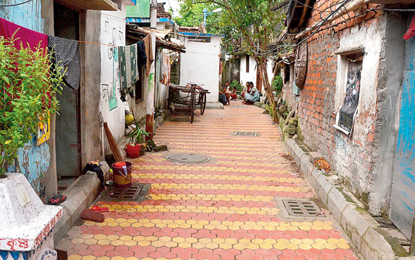 সরকারি উদ্যোগে সেজে উঠেছে বস্তি