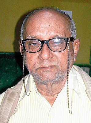 ফুটপাথে ভাতের হোটেল, রাস্তা জুড়ে পার্কিং