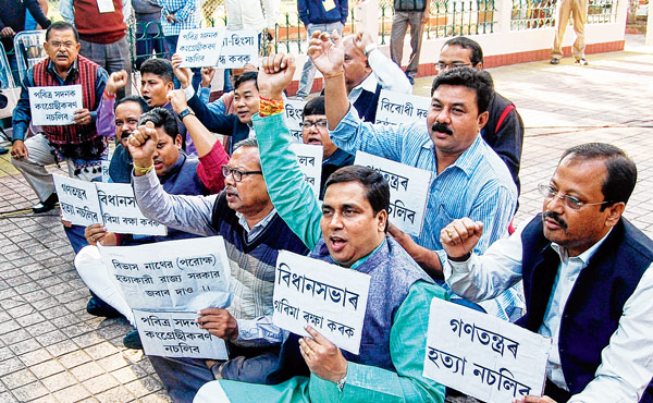 বিক্ষোভ ঠেকাতে নজরবন্দি বিজেপির বহিষ্কৃত বিধায়করা