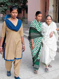 কাঁদলেই বৌমার শাসানি, ছেলের কাছে পাঠাবো 