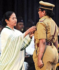 পুলিশ পদক কবিতার