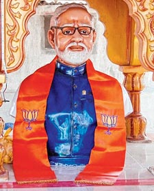 মোদীর মূর্তি নিয়ে বিতর্ক রাজকোটে
