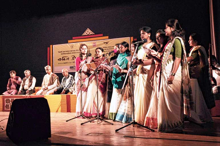 কবিতা আর সুরে ভাসল বসন্তের শান্তিনিকেতন