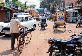 অবৈধ নির্মাণে বেদখল ওটি রোড