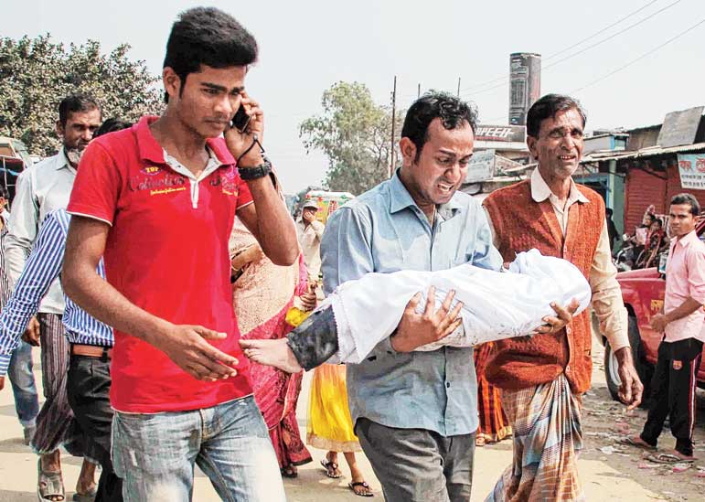 বাংলাদেশের নৌকাডুবিতে মৃত বেড়ে ৭০