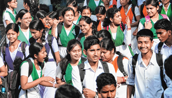 মাধ্যমিকের প্রথম দিন নির্বিঘ্নেই