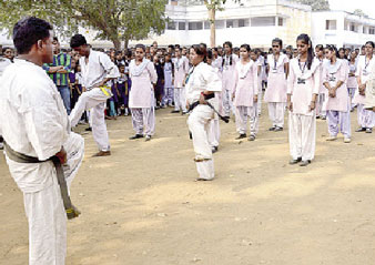 চলছে ক্লাস।—নিজস্ব চিত্র।