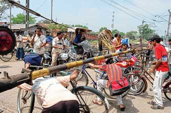 খোলা রেলগেটে দুর্ঘটনা রুখতে অস্ত্র নয়া প্রযুক্তি
