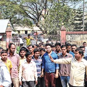 প্রচার নেই, আলু বিক্রি করতে এলেন না চাষিরা