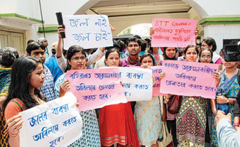 Students agitation regarding tubewell issue