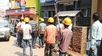 Power cut in hotel at Rampurhat 